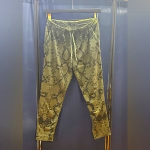 Lululemon On the Fly Jogger Snakeprint